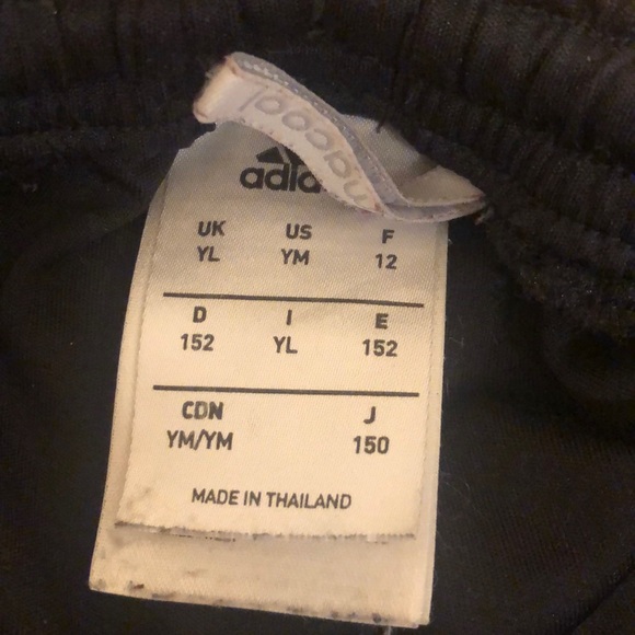 Boys Adidas Shorts - Picture 2 of 3